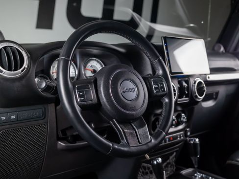 Used 2014 Jeep Wrangler Unlimited Rubicon w/ Max Tow Package AWD/4WD image 26