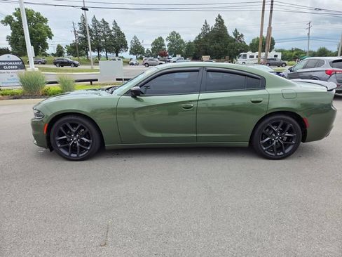 Used 2020 Dodge Charger SXT w/ Blacktop Package RWD image 11