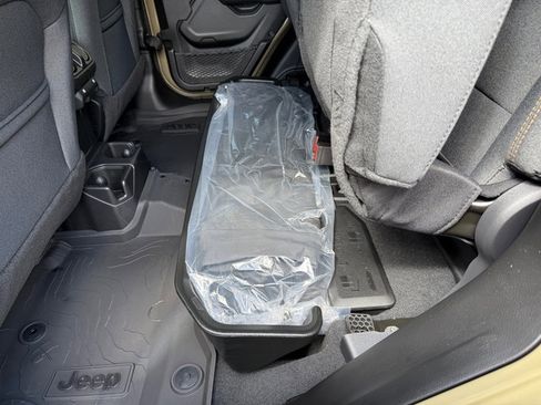 New 2025 Jeep Gladiator Sport image 17