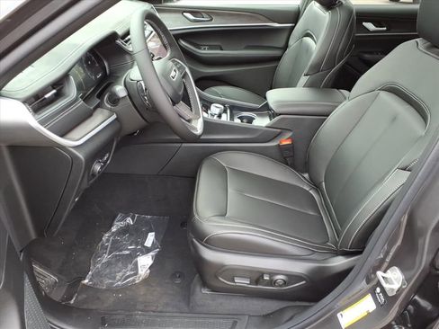 New 2025 Jeep Grand Cherokee L Limited image 11