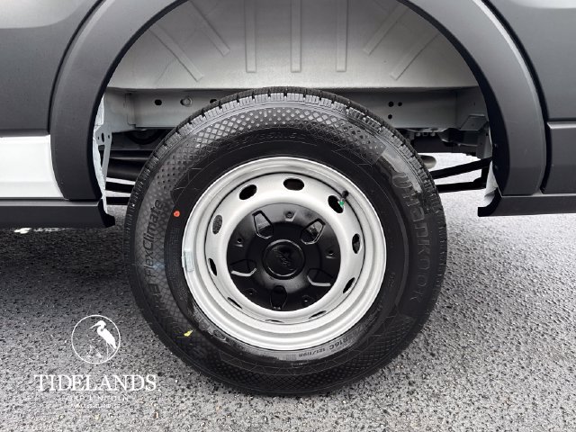 New 2027 Ford Transit 250 148 Medium Roof RWD image 27