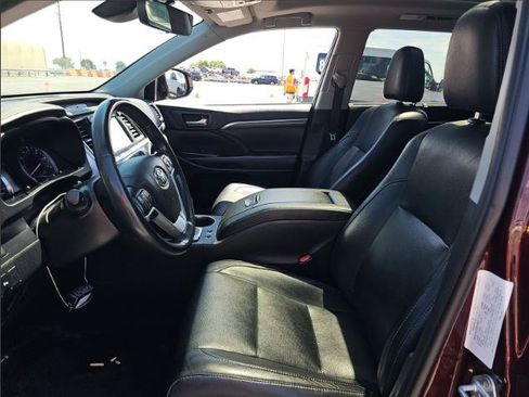Used 2019 Toyota Highlander Limited AWD/4WD image 4