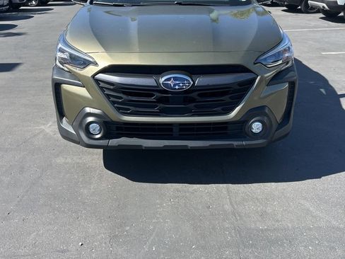 Used 2025 Subaru Outback Premium AWD/4WD image 2