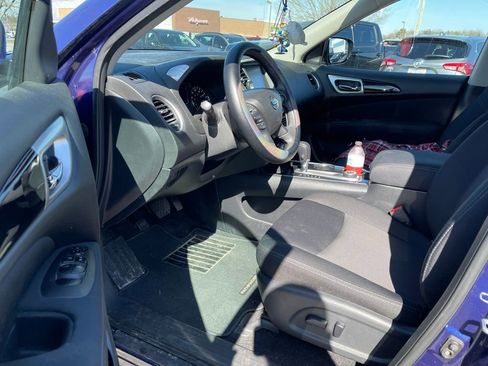 Used 2017 Nissan Pathfinder SV w/ Trailer Tow Package image 5