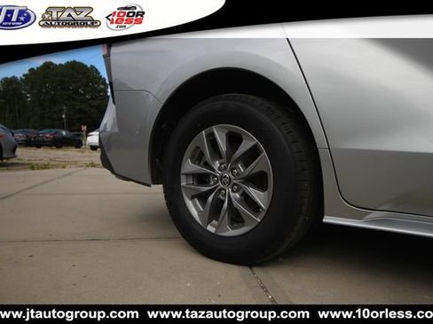Used 2021 Toyota Sienna LE FWD image 9