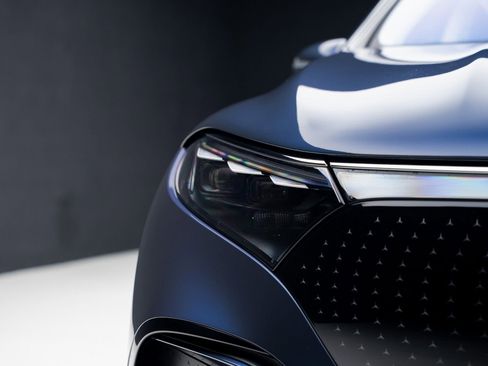 Used 2023 Mercedes-Benz EQS 450+ 4MATIC SUV w/ AMG Line Exterior Package image 8