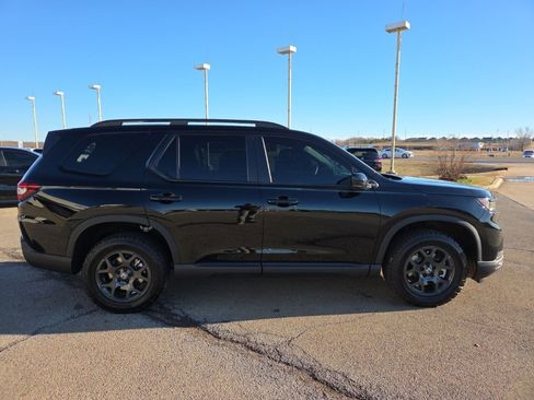 New 2025 Honda Pilot TrailSport image 4