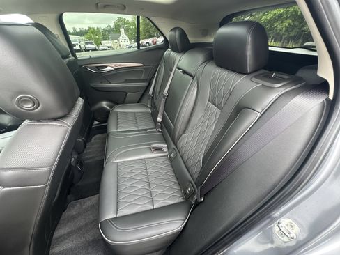 Certified 2022 Buick Envision Avenir w/ Technology Package II AWD/4WD image 25