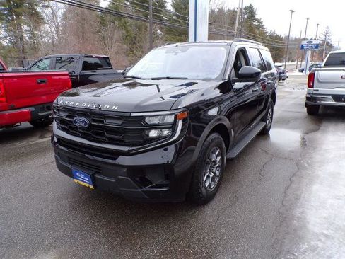 Certified 2025 Ford Expedition Active image 3