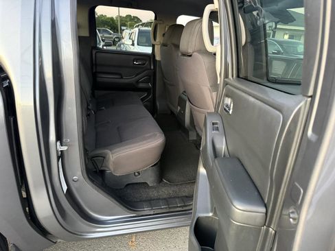 Used 2022 Nissan Frontier SV RWD image 12