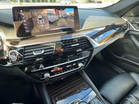 Used 2019 BMW 530i xDrive image 19