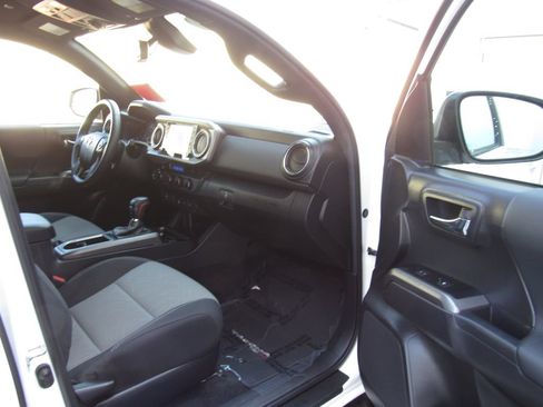 Used 2023 Toyota Tacoma TRD Off-Road AWD/4WD image 21