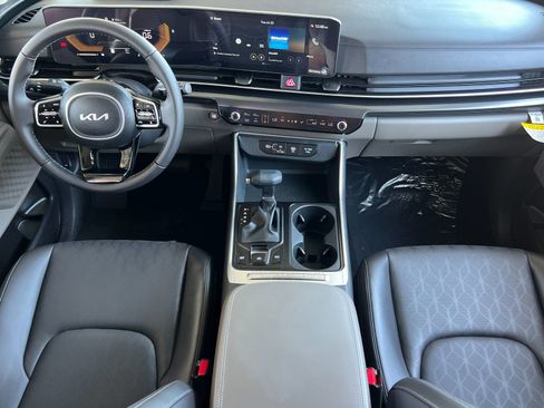 Used 2026 Kia Carnival FWD image 14