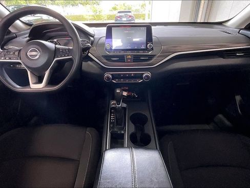 Used 2025 Nissan Altima 2.5 SV FWD image 6