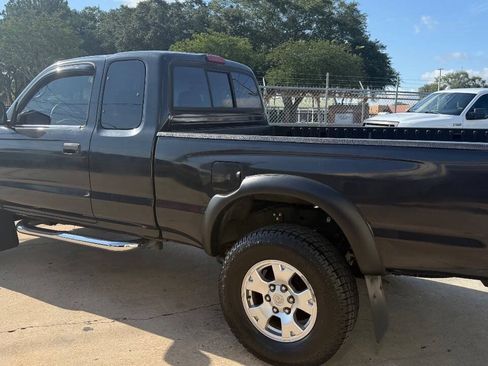 Used 2003 Toyota Tacoma PreRunner RWD image 4