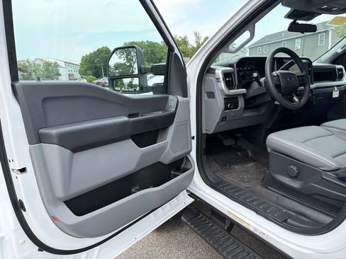 New 2026 Ford F550 4x4 Regular Cab Super Duty image 9