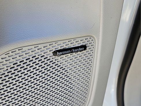 Used 2022 Chrysler Pacifica Limited FWD image 19