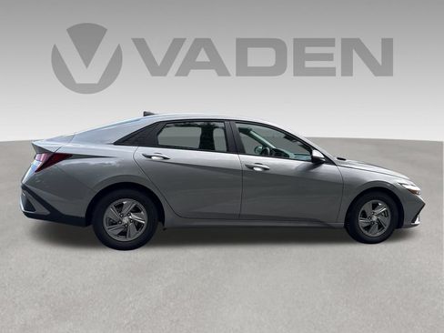 Used 2025 Hyundai Elantra SE FWD image 22
