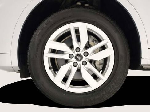 Used 2023 Audi Q5 2.0T Premium w/ Convenience Package image 9