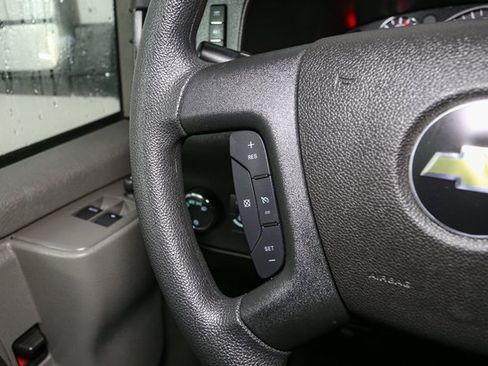 Used 2024 Chevrolet Express 2500 image 23