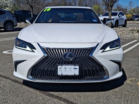 Used 2019 Lexus ES 300h FWD image 2