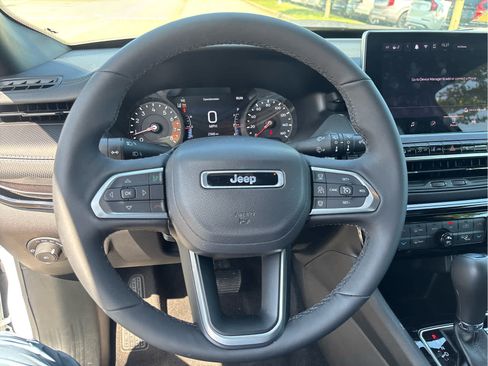Used 2026 Jeep Compass Limited AWD/4WD image 19