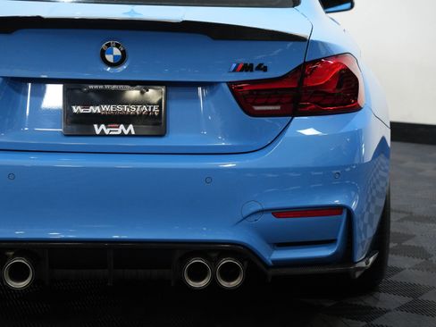 Used 2017 BMW M4 Coupe w/ Competition Package RWD image 17