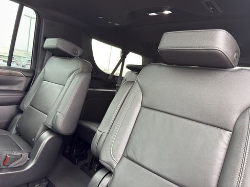 Certified 2023 Chevrolet Suburban Z71 w/ Luxury Package image 33