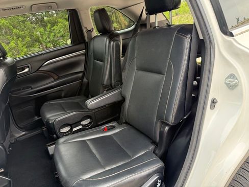Used 2018 Toyota Highlander Limited Platinum FWD image 23