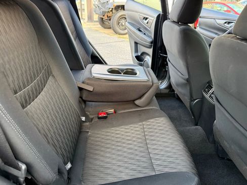 Used 2019 Nissan Rogue SV image 23