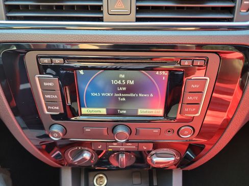 Used 2015 Volkswagen Jetta Sport FWD image 30