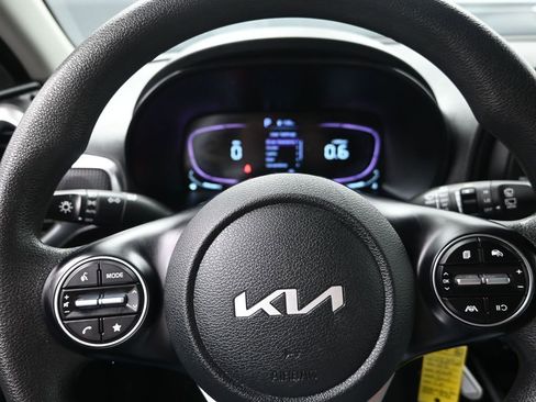 Used 2023 Kia Soul LX w/ LX Technology Package FWD image 15