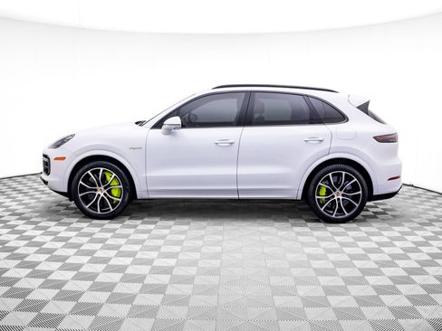 Used 2023 Porsche Cayenne Turbo S w/ Premium Package Plus AWD/4WD image 2