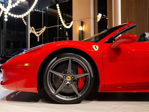 Used 2015 Ferrari 458 Spider RWD image 20