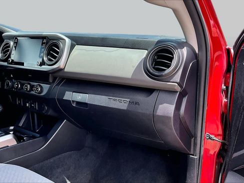 Used 2020 Toyota Tacoma SR5 AWD/4WD image 18