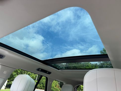 Used 2023 Land Rover Range Rover SE image 42