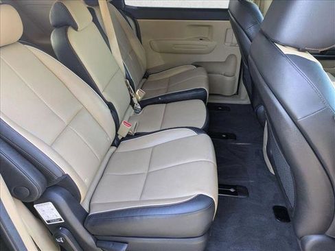 Used 2017 Kia Sedona LX w/ LX Essentials Premium Package image 19