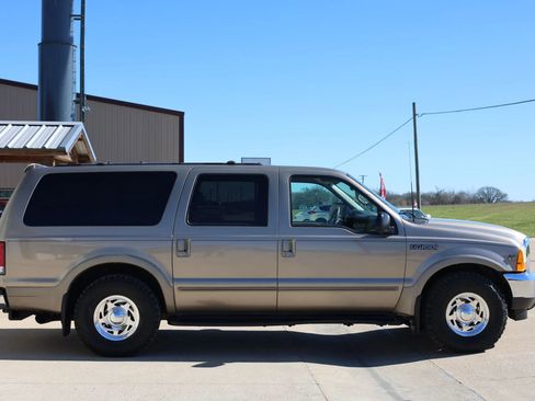 Used 2000 Ford Excursion XLT image 2