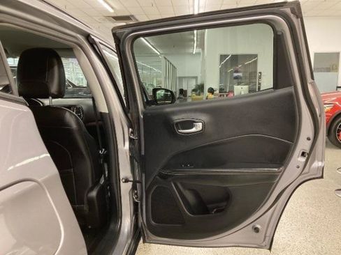 Used 2017 Jeep Compass Latitude w/ Cold Weather Group FWD image 37