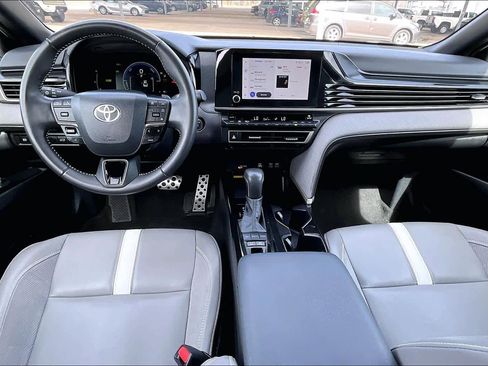 Used 2025 Toyota Camry SE image 14