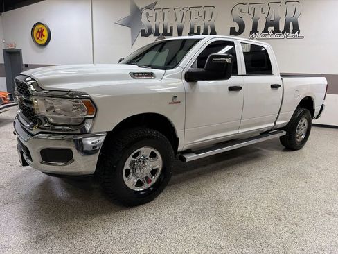 Used 2024 RAM 2500 Tradesman w/ Chrome Appearance Group AWD/4WD image 4