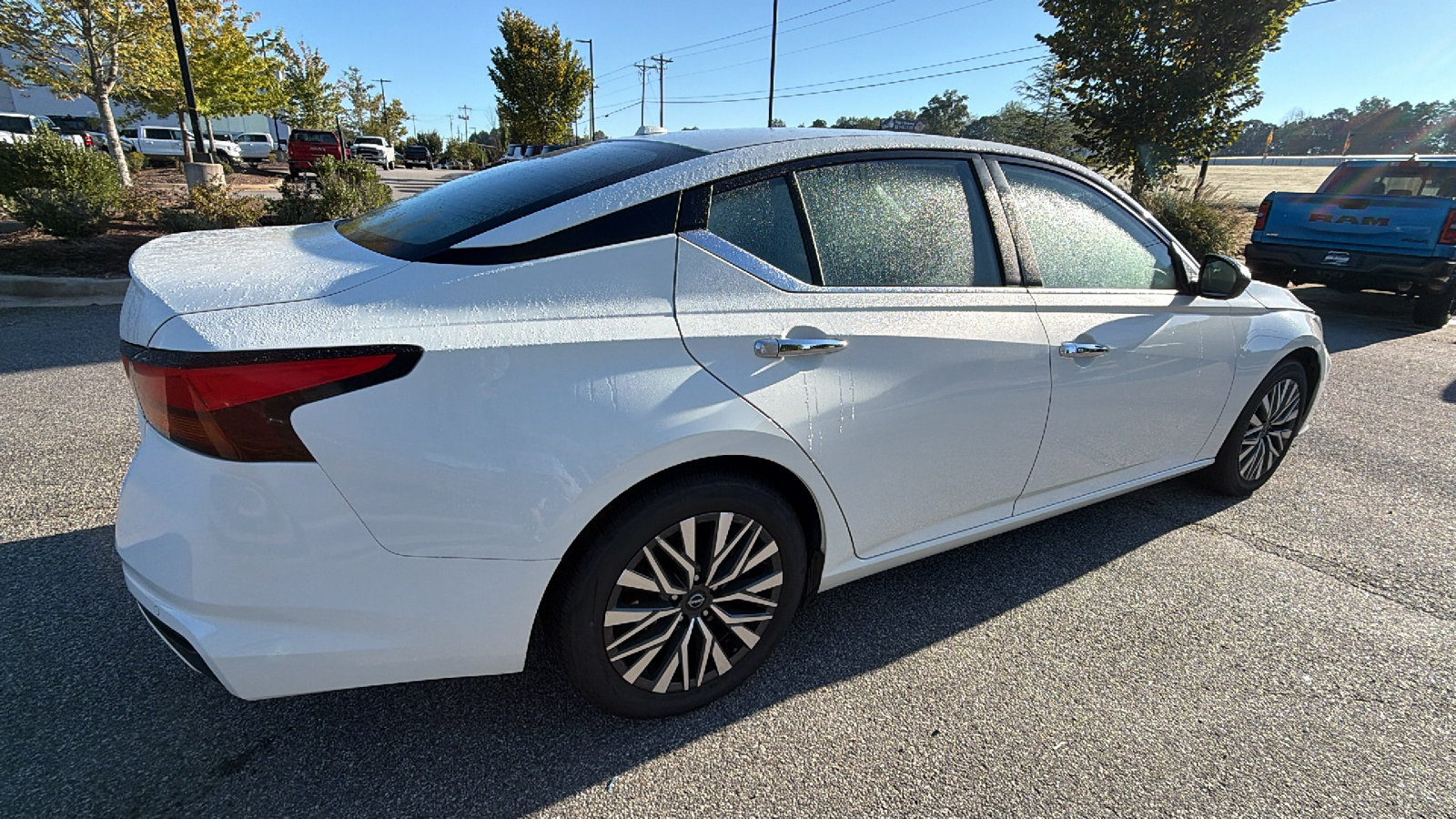 Used 2025 Nissan Altima 2.5 SV FWD image 8