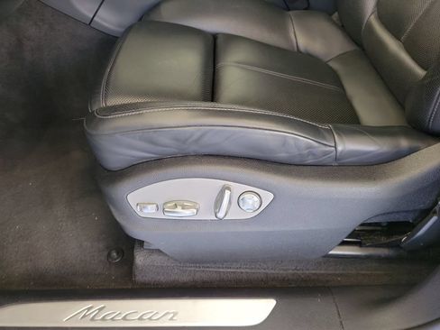 Used 2023 Porsche Macan Turbo AWD/4WD image 17