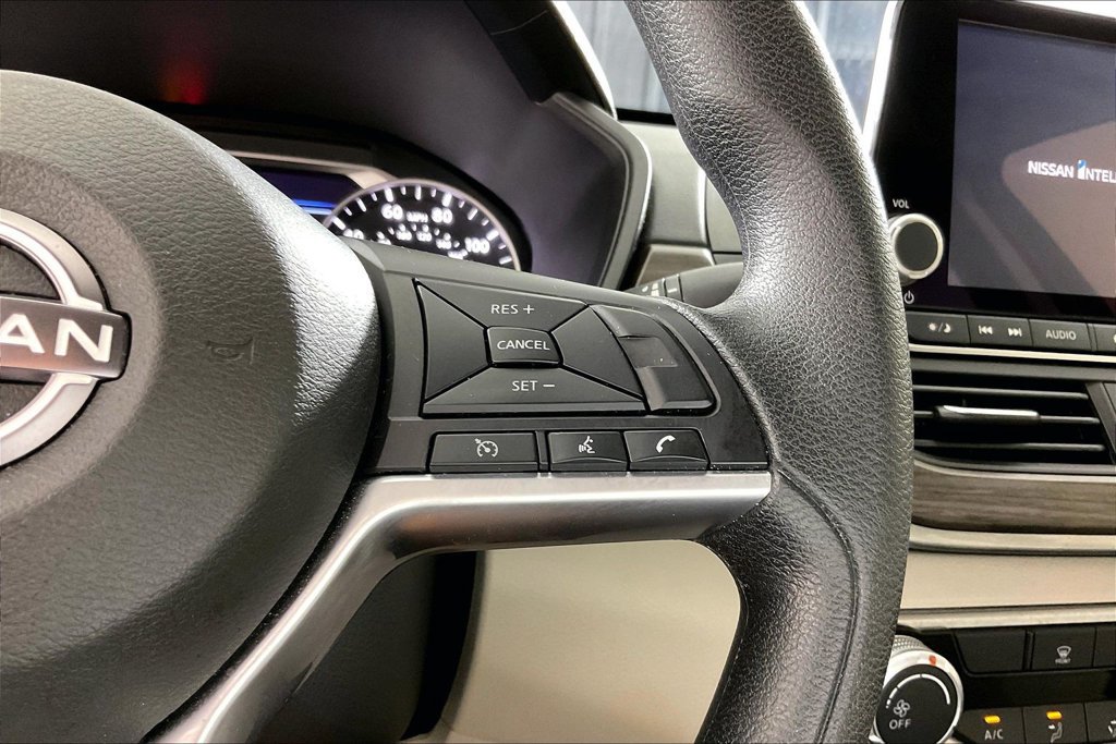 Used 2025 Nissan Altima 2.5 SV FWD image 23