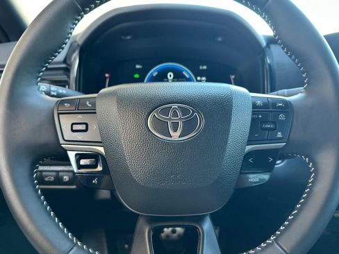 Used 2025 Toyota Camry SE FWD image 21