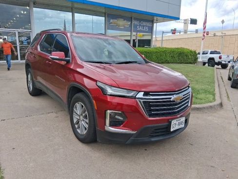 Used 2023 Chevrolet Traverse LT w/ Rear Camera Mirror Package FWD image 14