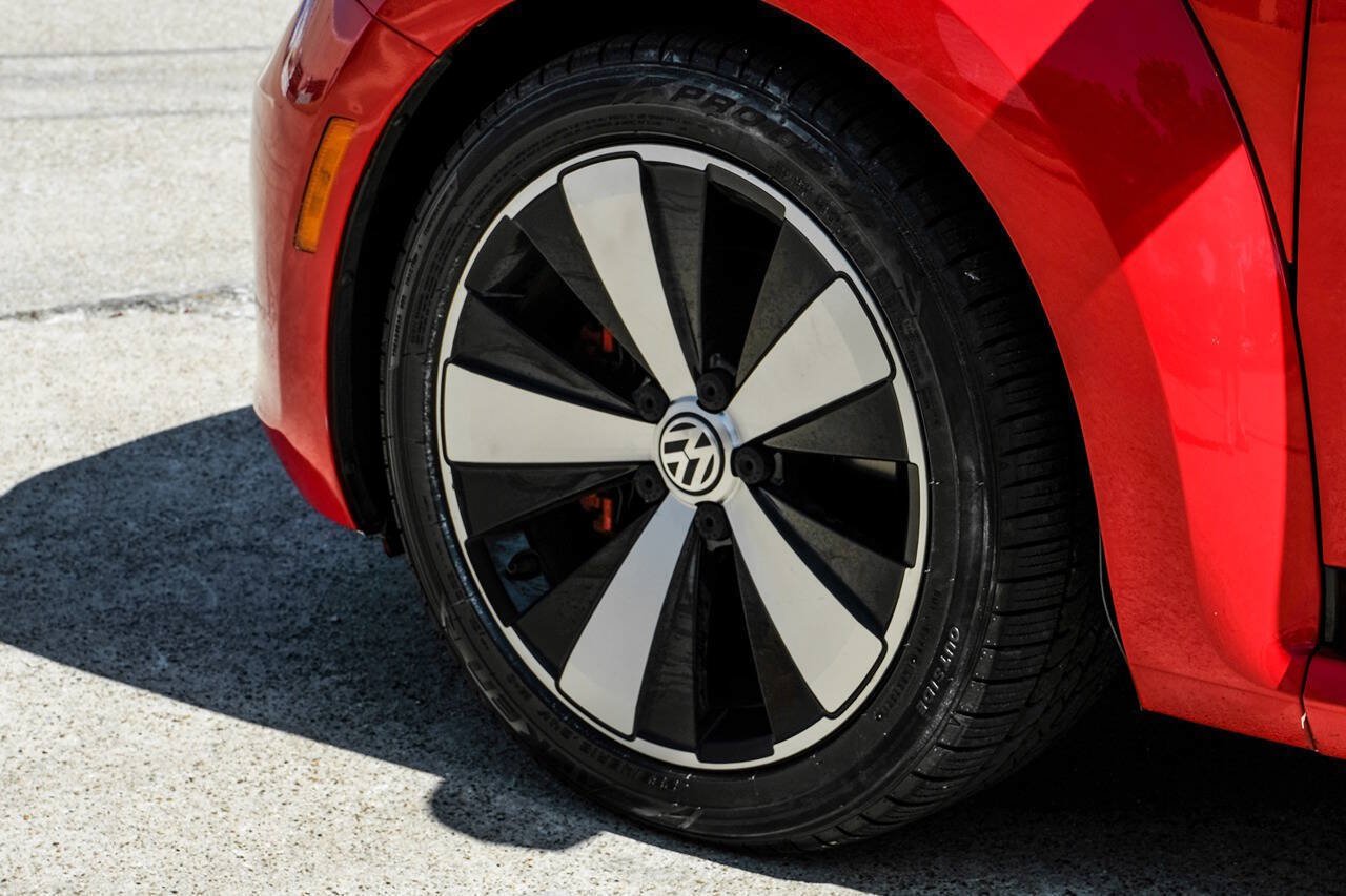 Used 2013 Volkswagen Beetle 2.0T FWD image 39