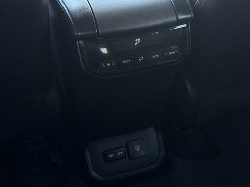 Used 2025 Toyota Highlander Limited FWD image 14