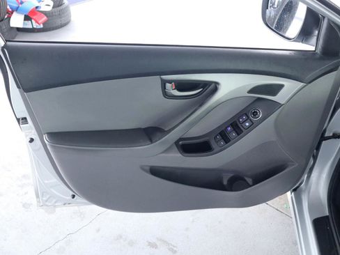 Used 2015 Hyundai Elantra SE FWD image 12