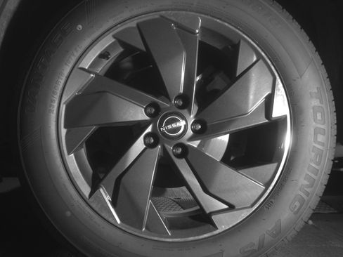 Used 2025 Nissan Rogue SV image 14